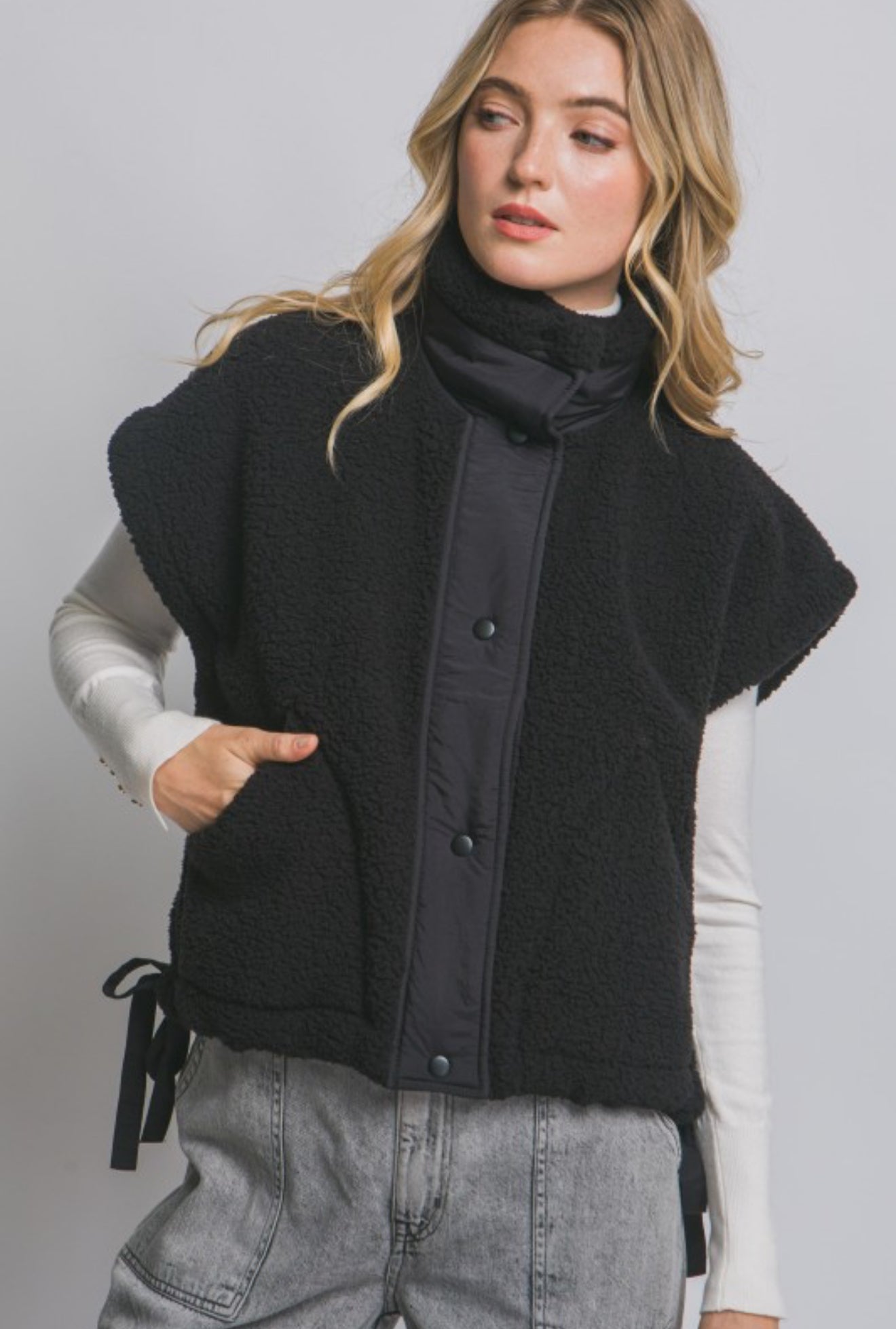 Iris Teddy Sherpa Oversized Vest (Black)