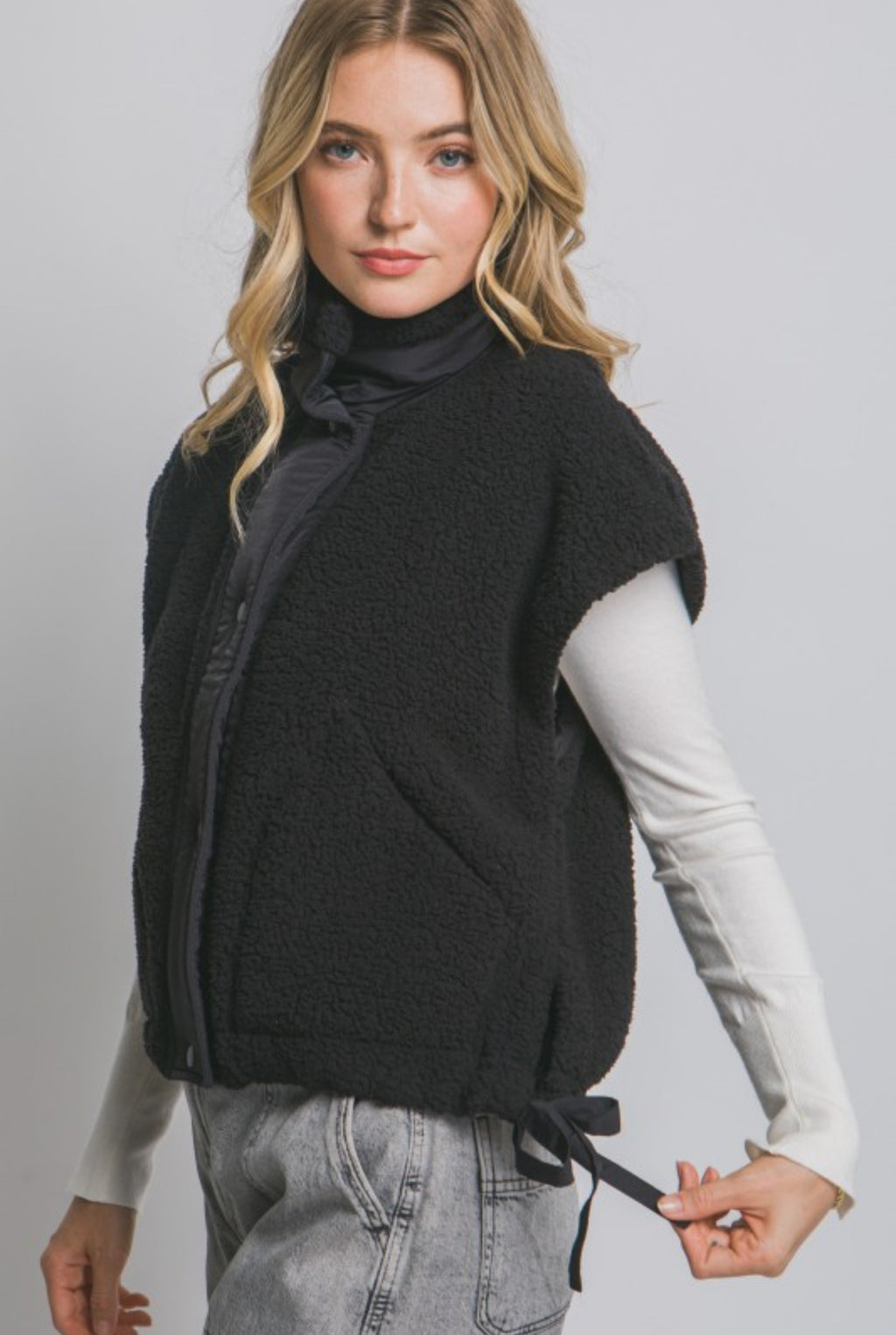Iris Teddy Sherpa Oversized Vest (Black)