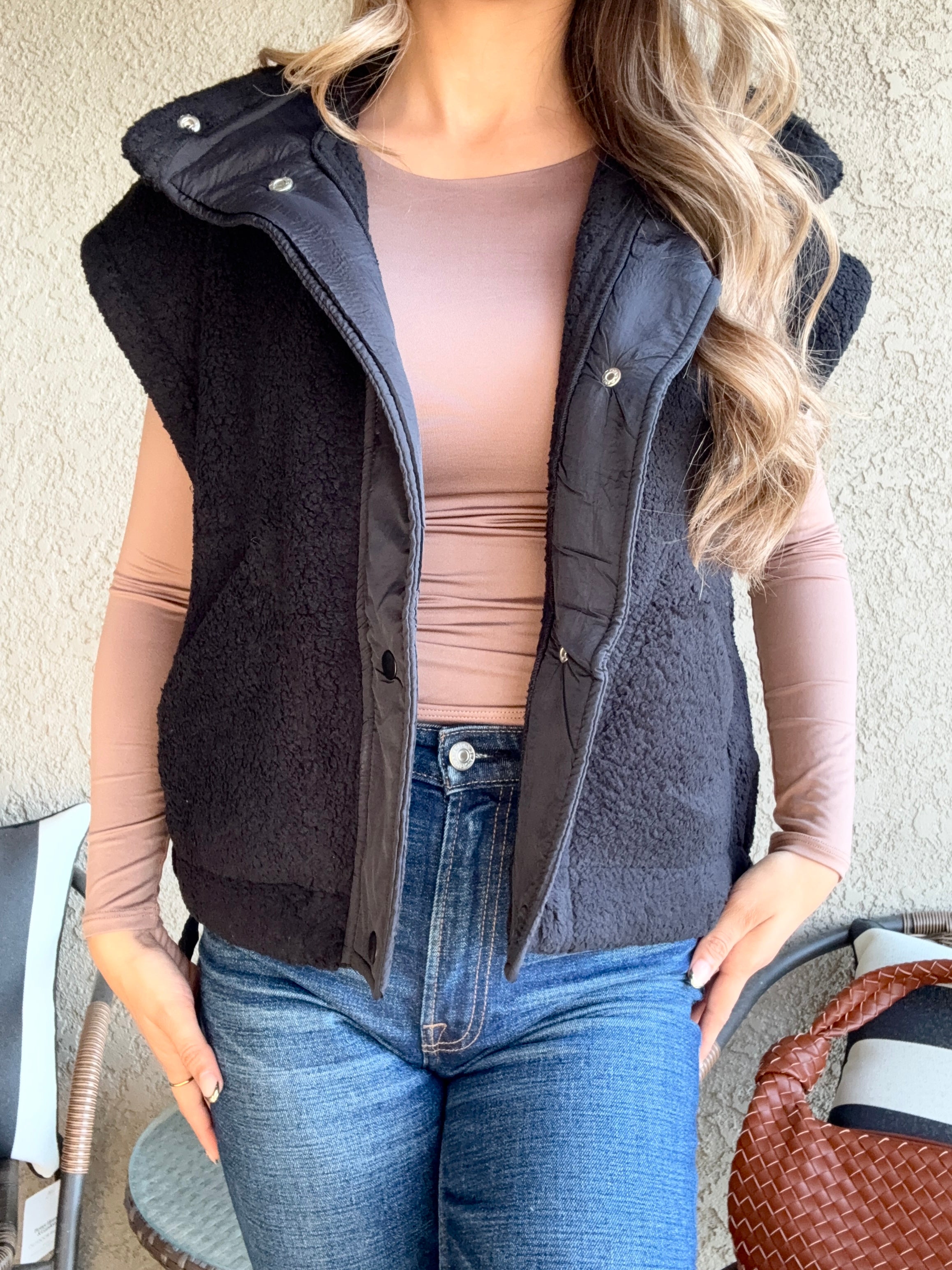 Iris Teddy Sherpa Oversized Vest (Black)