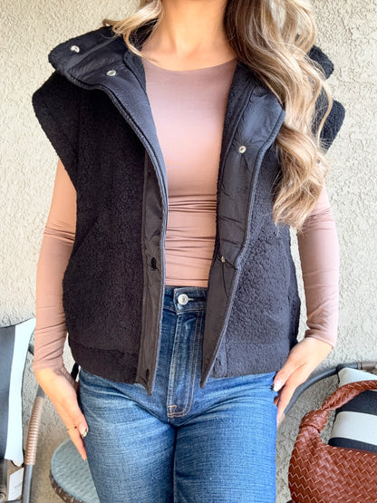 Iris Teddy Sherpa Oversized Vest (Black)